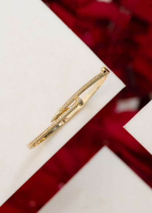 PULSERA CLAVOS CT